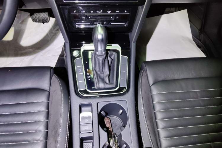 Used Volkswagen Magotan 2020 330TSI DSG Leading Model
