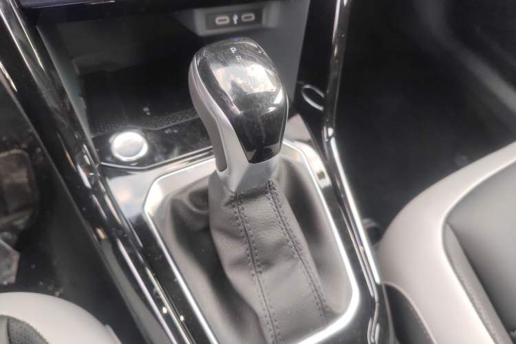 Used Volkswagen T-ROC 2023 300TSI DSG Two-Wheel Drive Starlight Edition
