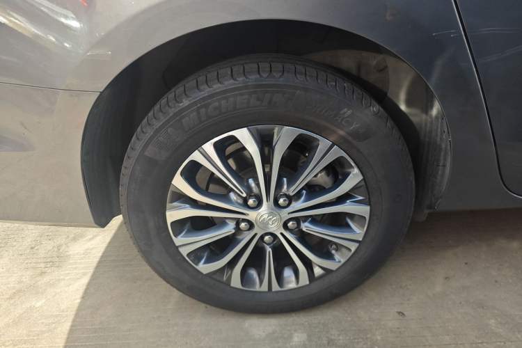 Used Buick GL8 2022 Land Cruiser Executive Class 652T Comfort Model
