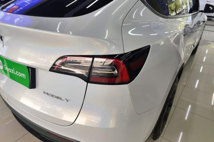 Used Tesla Model Y 2025 Rear-Wheel Drive First Edition