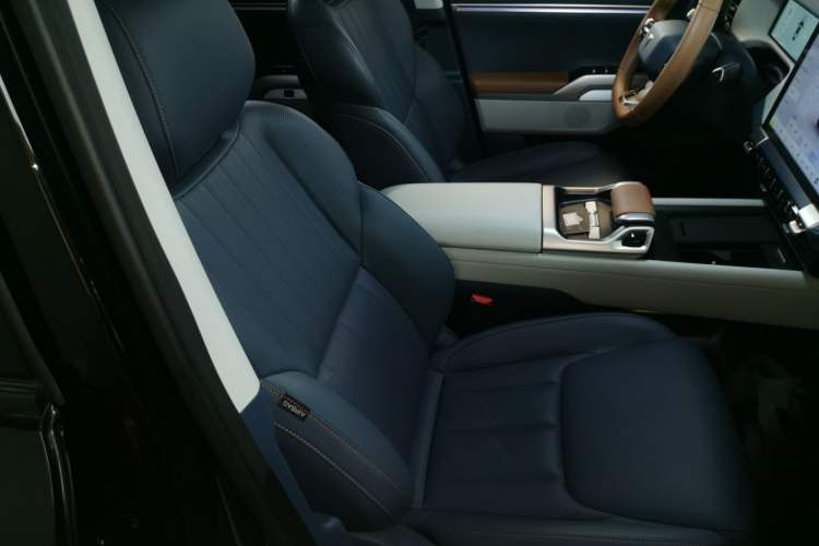 Used Deepal G318 2024 Four-Wheel-Drive Air Suspension Model