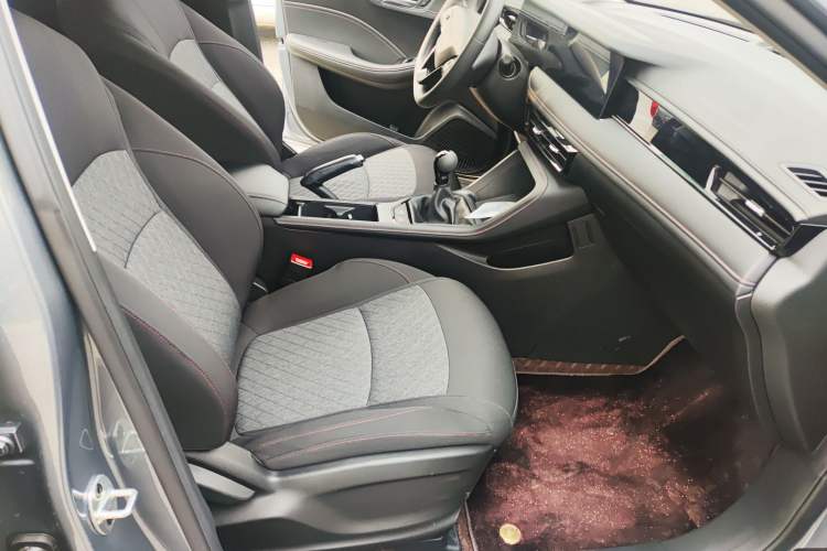 Used Roewe i5 2023 1.5L Manual Comfort Edition
