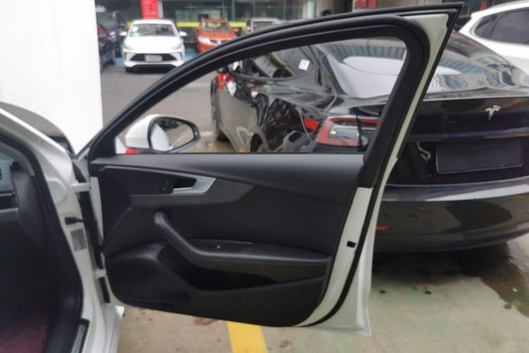 Used Audi A4L 2022 40 TFSI Stylish and Elegant Edition
