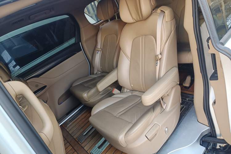 Used Buick GL8 2021 ES Land Cruiser 653T Luxury Edition