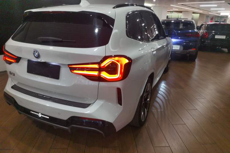 Used BMW iX3 2022 Leading Type
