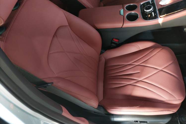 Used  L6 2025 EM-i 140km Starship Edition
