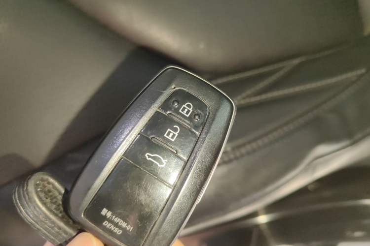 Used Toyota Avalon 2019 Dual-Engine 2.5L XLE Prestige Version China VI Standard