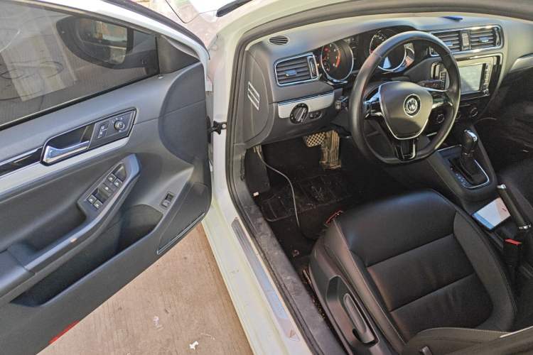 Used Volkswagen Sagitar 2016 230TSI 25th Anniversary Edition
