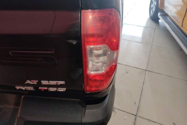 Used SAIC MAXUS T60 2017 2.0T Gasoline Automatic Two-Wheel Drive High-Ride Elite Standard Cabin