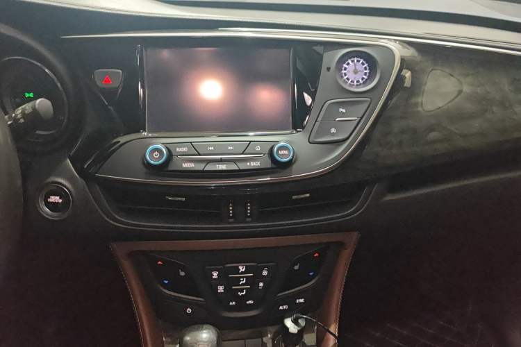 Used Buick Envision 2016 20T Two-Wheel-Drive Elite Model
