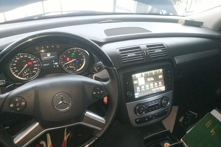 Used Mercedes-Benz R-Class 2014 R 320 4MATIC Business Model