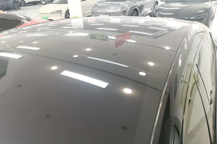 Used  12 2023 700 Three-Laser Rear-Wheel Drive Luxury Edition