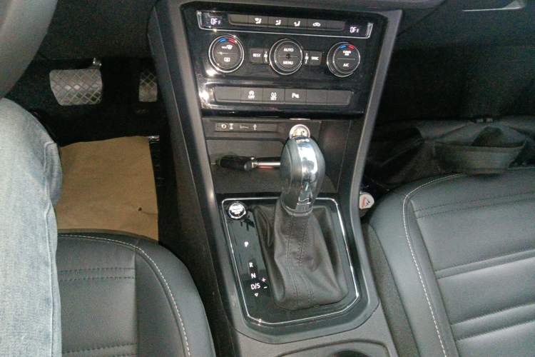 Used Volkswagen Touran 2018 Volkswagen Touran L 280TSI DSG Comfort Edition 7-seater
