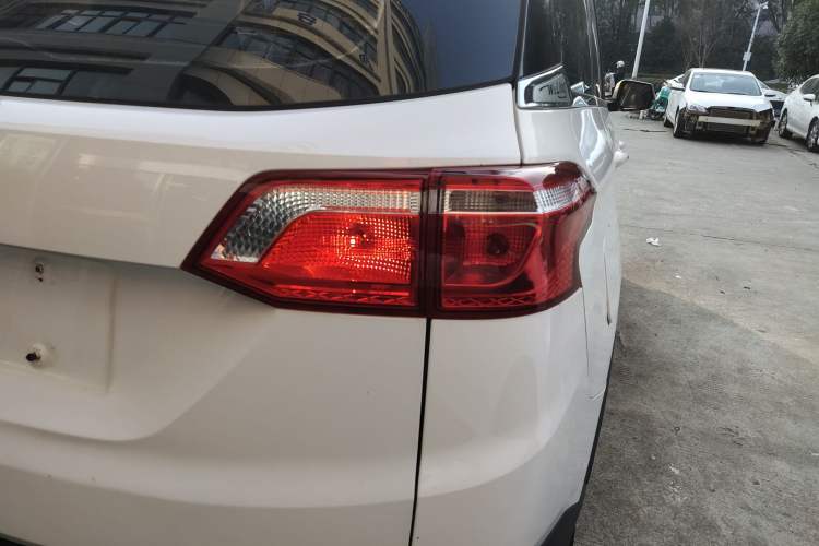 Used Wuling Hongguang S3 2018 1.5L Manual Luxury Model China V Standard
