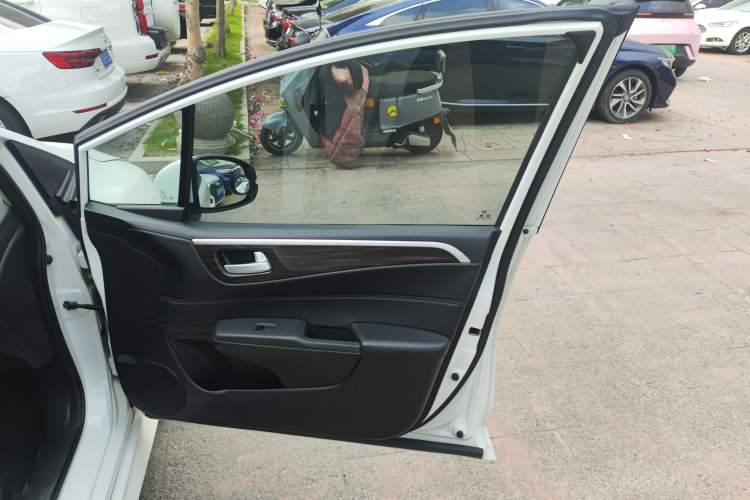 Used Honda Jade 2017 1.8L automatic Comfort version 5 seats
