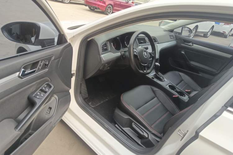 Used Volkswagen Lamando 2017 230TSI DSG Fashion Edition
