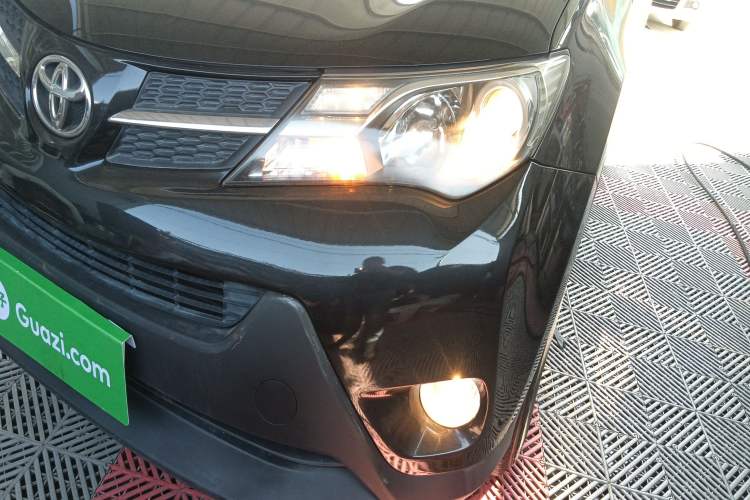 Used Toyota RAV4 2013 2.0L CVT Four-Wheel Drive New Edition