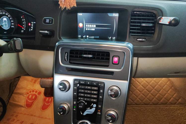 Used Volvo S60 2015 S60L 2.0T Zhiyuan Edition
