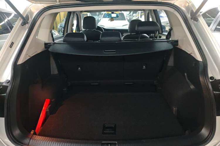 Used Volkswagen Tiguan L 2019 Updated Version 330TSI Automatic Two-Wheel Drive Panoramic Comfort Edition China VI Standard