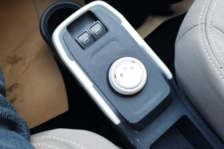 Used Chery QQ Ice Cream 2022 120km Conical Shape Lithium Iron Phosphate
