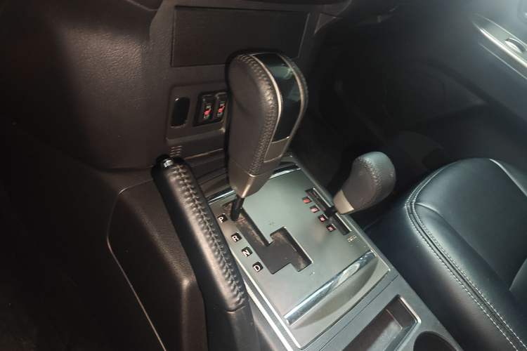 Used Mitsubishi Pajero 2016 3.0L Automatic Standard Version China V Standard
