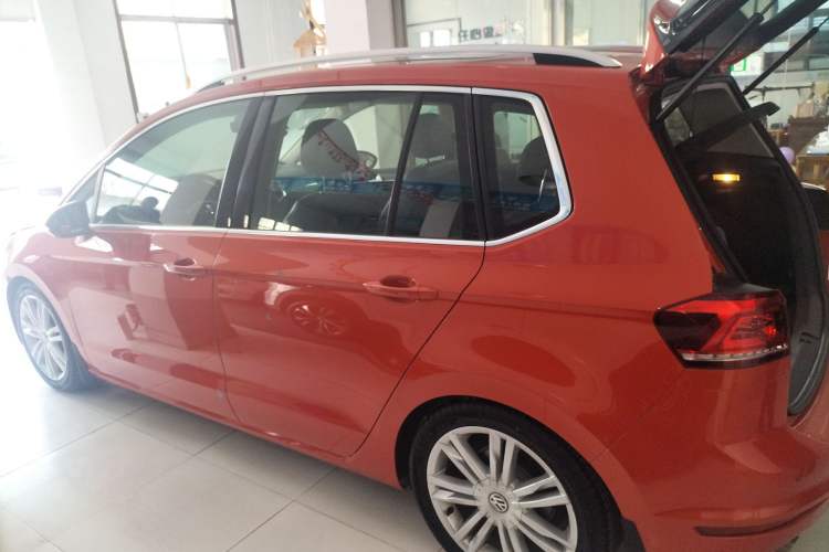 Used Volkswagen Golf Sportsvan 2018 230TSI Automatic Luxury Model
