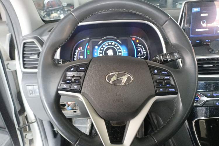 Used Hyundai Tucson 2019 280TGDi Dual-Clutch Two-Wheel Drive Fashion Edition China VI Standard
