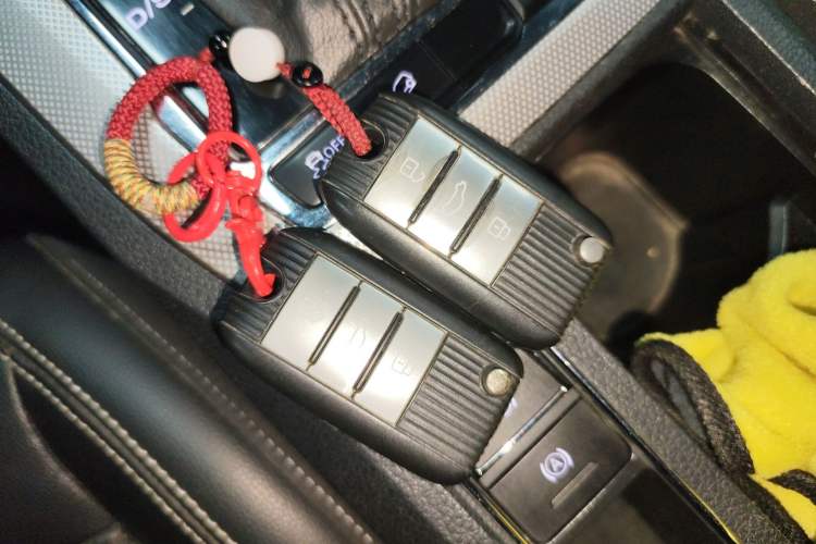 Used Roewe RX5 2018 20T Two-Wheel Drive Automatic Internet Smart Edition
