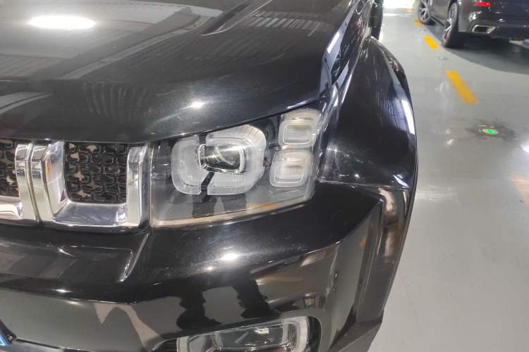 Used  BJ40 2018 PLUS 2.3T Automatic Four-Wheel Drive Flagship Version China V Emission Standard
