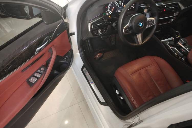 Used BMW 5 Series 2019 Facelifted 530Li Leading Edition M Sport Package
