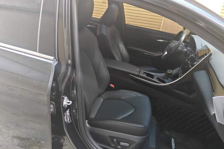 Used Toyota Avalon 2019 2.0L Luxury Edition China VI Standard
