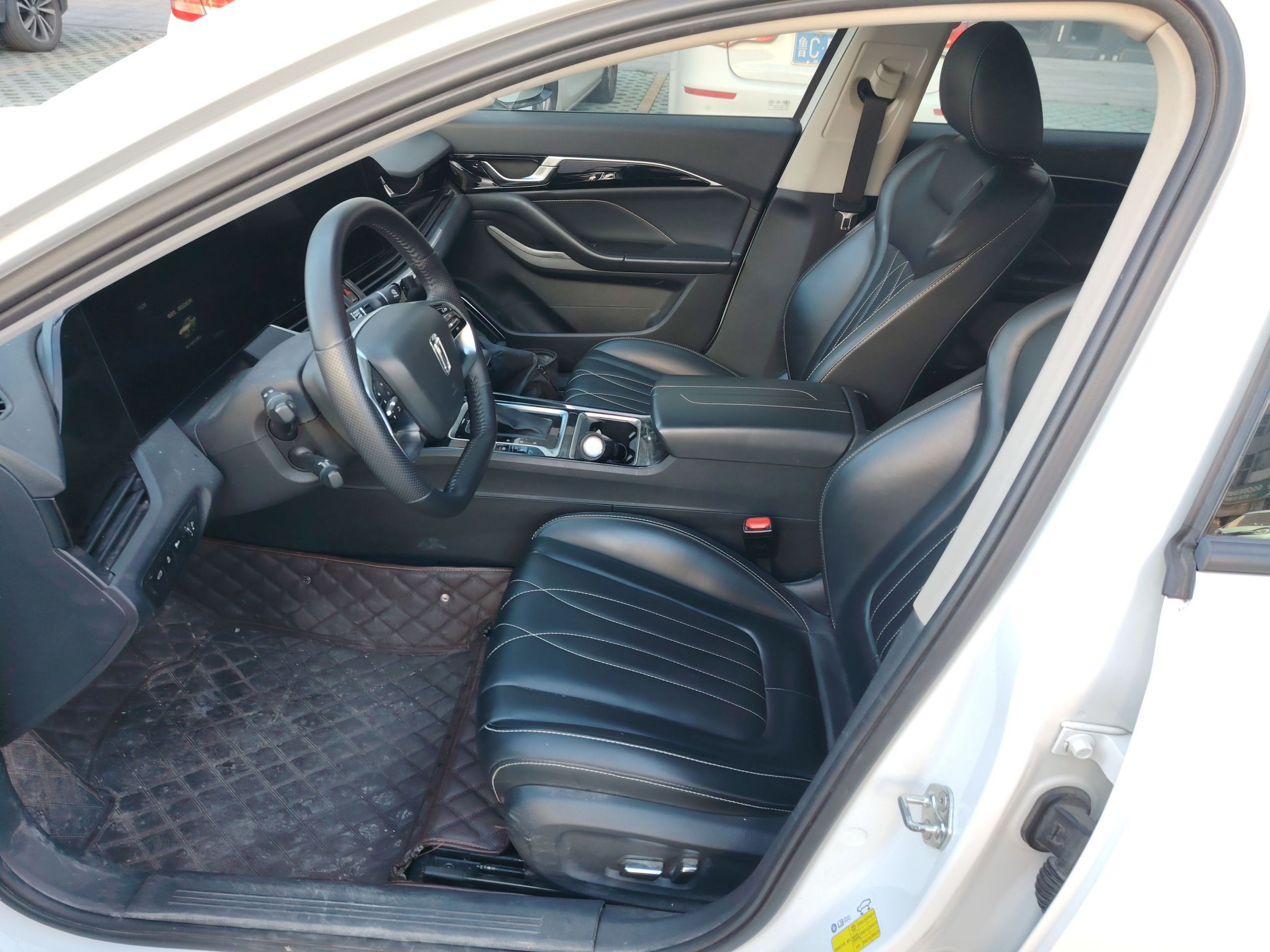 Переднее сиденье в автомобиле