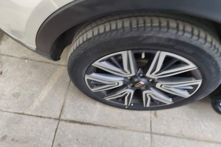 Used Hongqi HS5 2022 Facelifted Version 2.0T Smart Connect Flagship All-Wheel-Drive Edition
