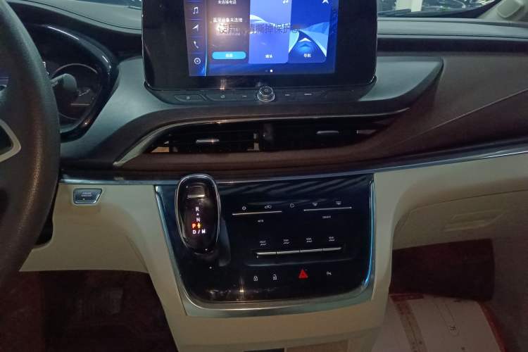 Used Buick GL8 2023 Land Executive Class Comfort Model