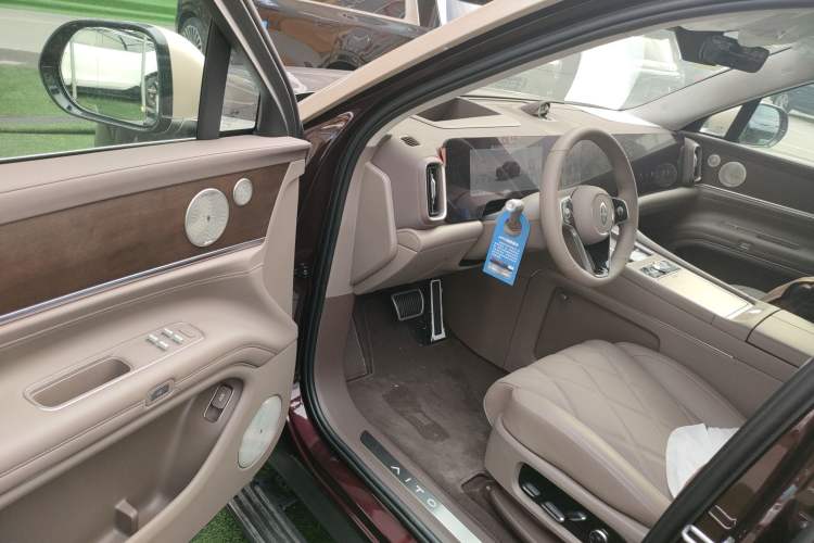 Used Hima AITO M9 2025 Pure Electric Ultra Version 100 kWh 6-Seater Model
