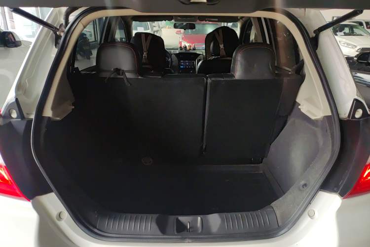 Used Venucia R50 2015 1.6L Automatic Fashion Edition