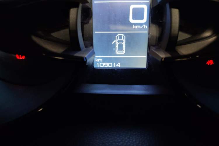 Used Dongfeng Aeolus AX7 2015 2.0L Manual Zhiyi Trim
