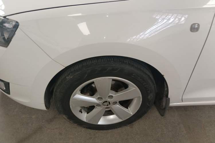 Used Skoda Rapid 2015 1.6L Automatic Smart Selection Model