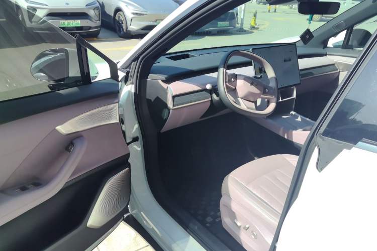 Used ONVO L60 2024 60 kWh Rear-Drive Version