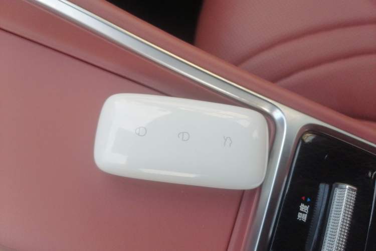 Used  L6 2025 EM-i 140km Starship Edition
