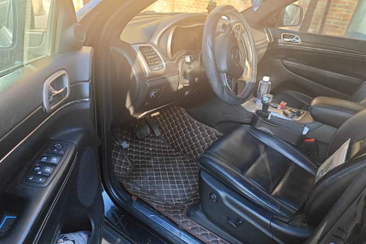 Used  Grand Cherokee (Import) 2014 3.0L Comfort Navigation Edition
