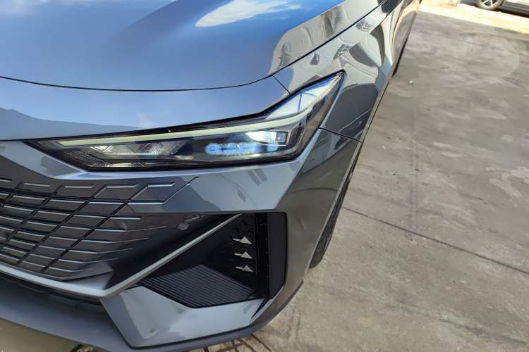 Used Changan UNI-V 2022 1.5T Prestige Version
