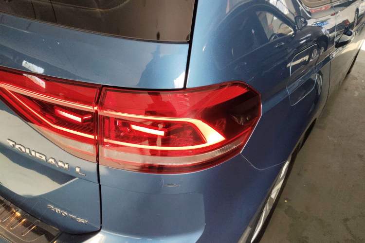 Used Volkswagen Touran 2016 Volkswagen Touran L 280TSI DSG Comfort Edition
