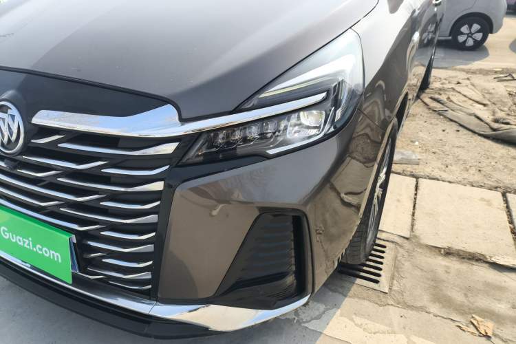 Used Buick GL8 2023 Land Executive Class Comfort Model
