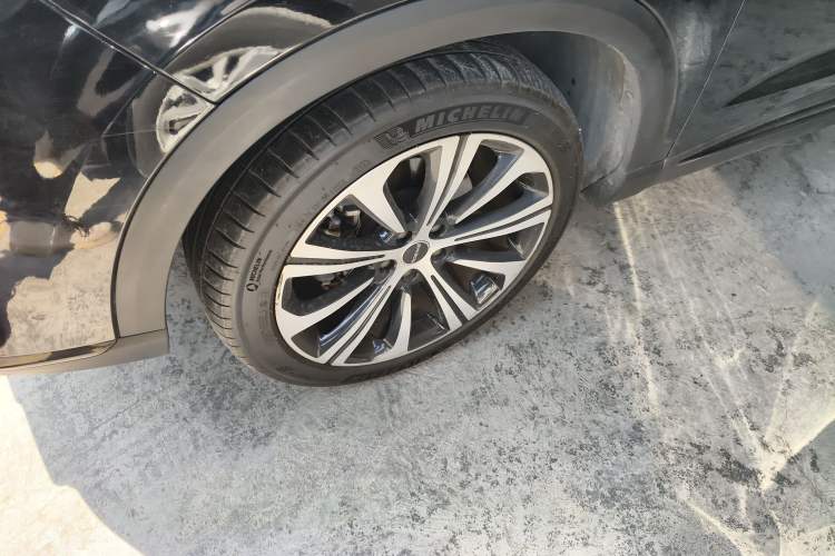 Used Roewe RX5 MAX 2021 Supreme Series 400TGI Automatic Luxury Cabin Edition
