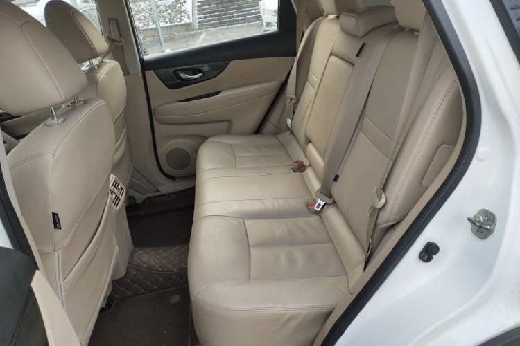 Used Nissan X-Trail 2014 2.5L CVT Leading Edition 4WD
