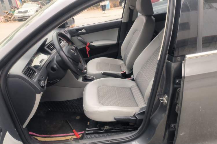 Used Skoda Rapid 2015 1.6L Automatic Smart Selection Model