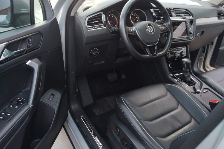 Used Volkswagen Tiguan L 2017 330TSI Automatic Two-Wheel Drive Flagship Edition
