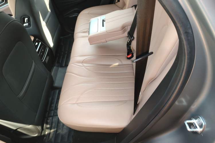 Used Chery Tiggo 8 L 2024 2.0T Two-Wheel Drive Prestige Version 5 Seats
