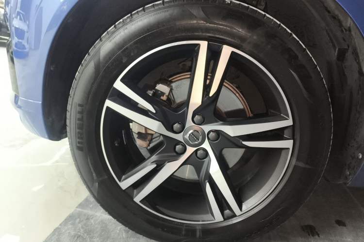 Used Volvo XC60 2019 T5 4x4 Smart & Dynamic Sport Edition China VI Standard